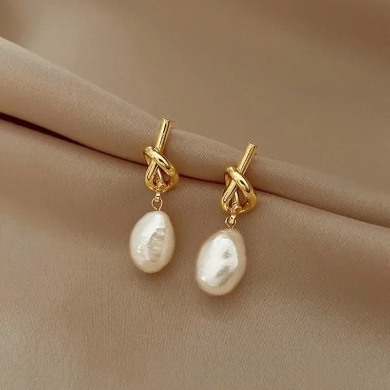 Aura Gold Pearl Earrings - Pearl White
