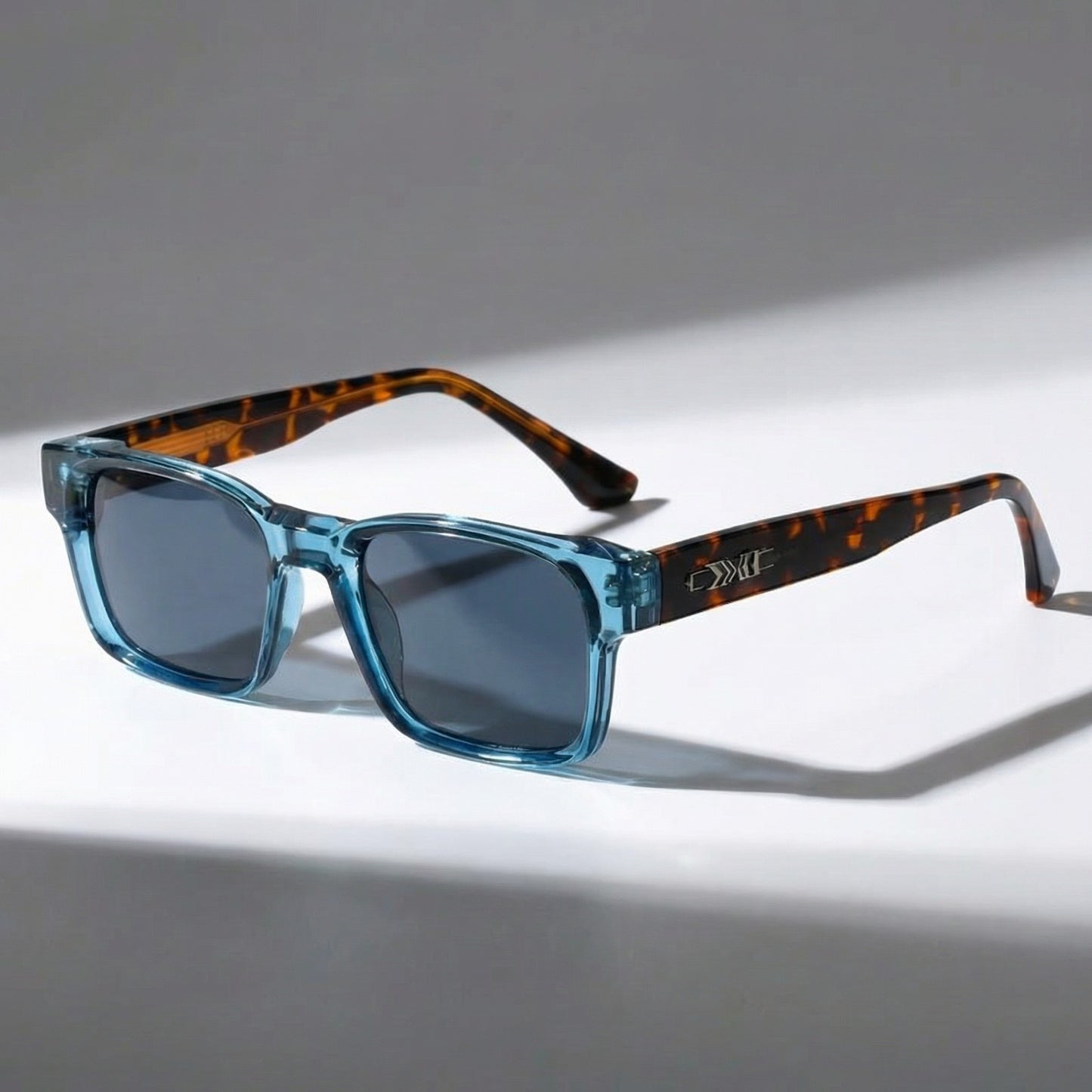 Capri Oval Sunglasses - Azure Tortoise
