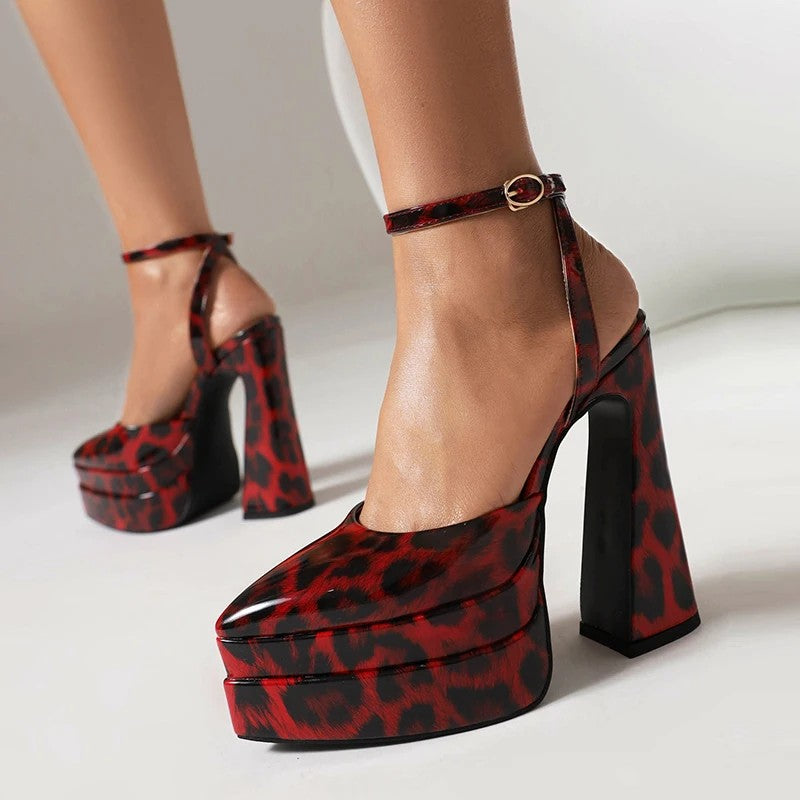 Catania Patent Leather Platform Sandals - Scarlet Red