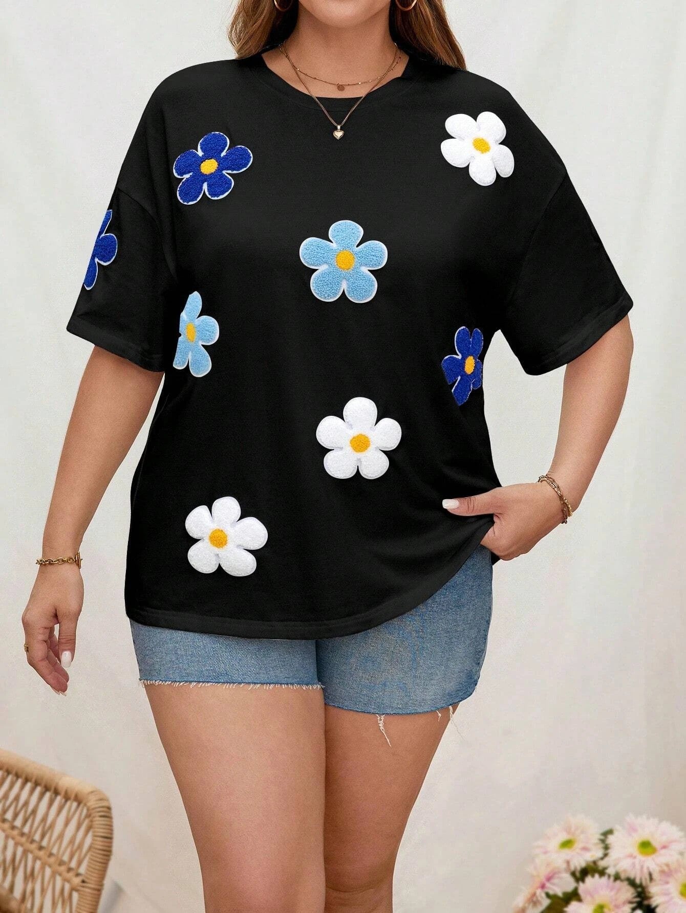 Vireo Plus Size Flower T-shirt
